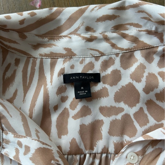 Ann Taylor Women’s Medium Mixed Animal Print Button Down Shirt - Picture 2 of 2